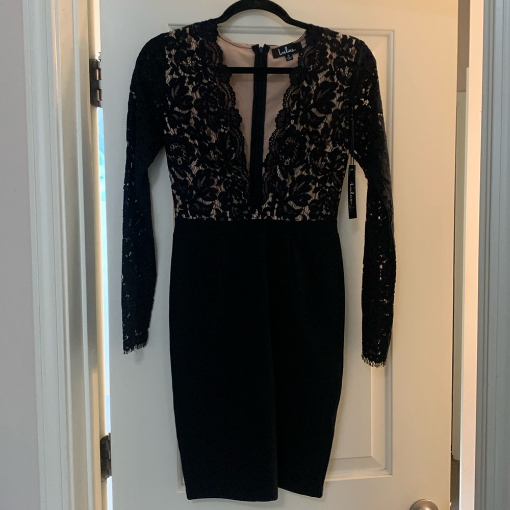 Lulus lace dress size small. Beautiful. New, with tags.